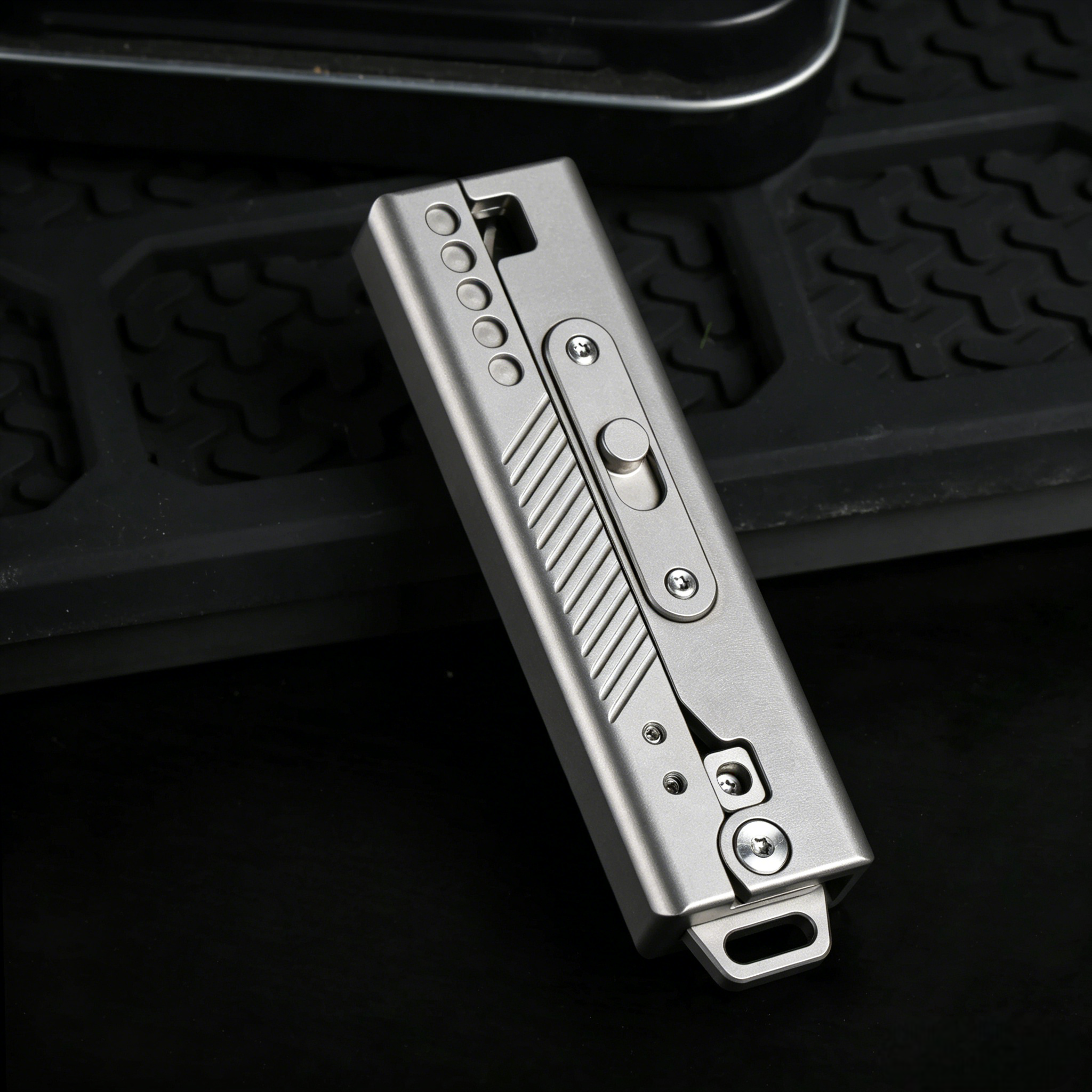 TiRoto – Titanium EDC Utility Knife with a Snap-Flick Action