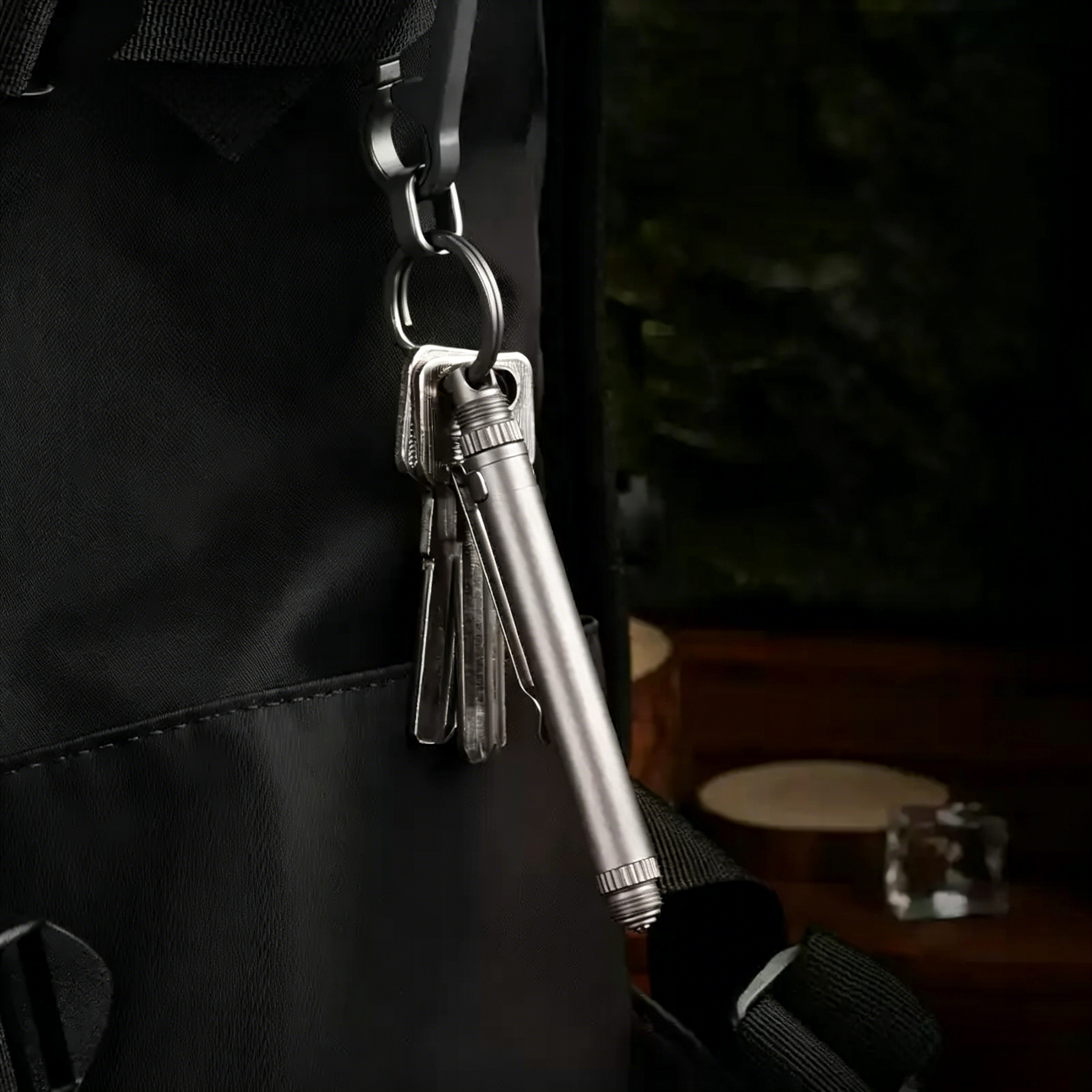 The Mantis Pen｜Titanium 4-in-1 Multi-functional EDC Tool Pen