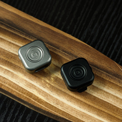 MagCoin - Titanium Magnetic Quick-Release Micro Flashlight